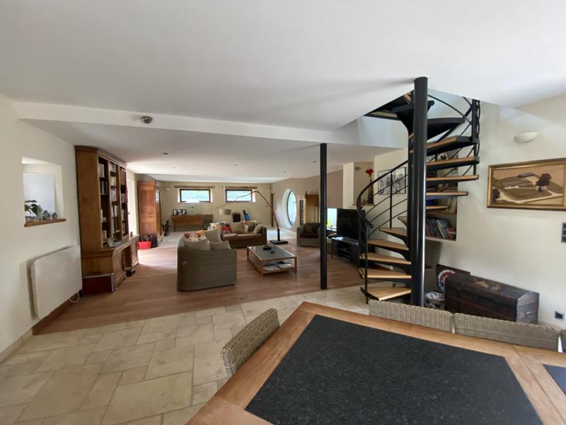 Maison - 395 m² - 7 pièces
