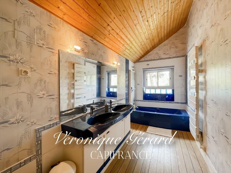 Maison en pierre - 238 m² - 6 pièces