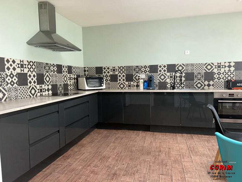 Maison - 235 m² - 7 pièces