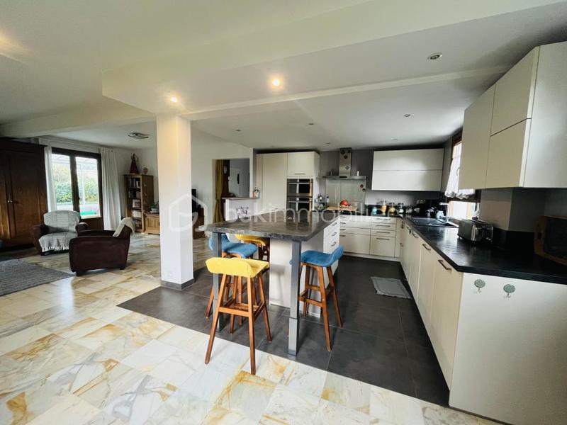 Maison - 222 m² - 8 pièces