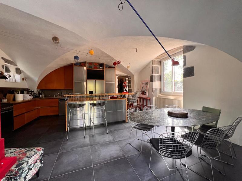 Maison - 270 m² - 6 pièces