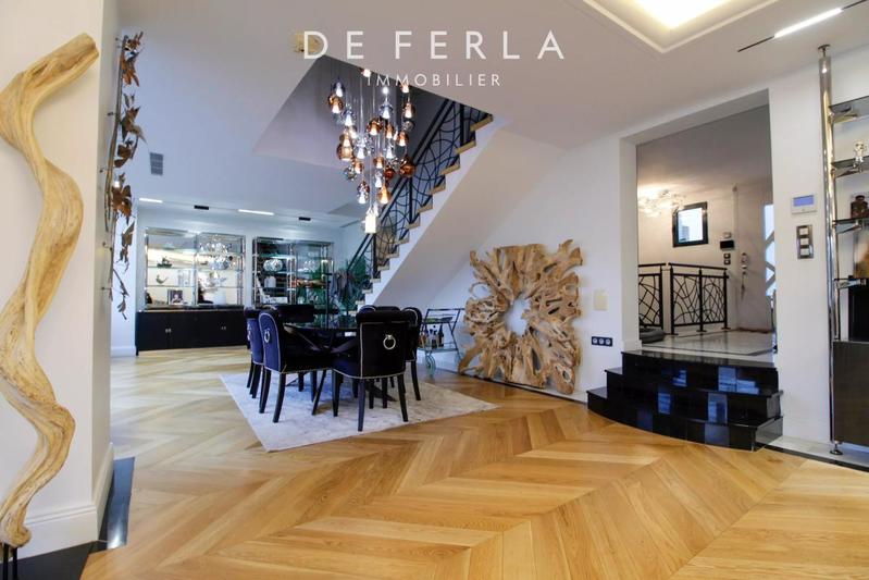 Demeure - 403 m² - 9 pièces