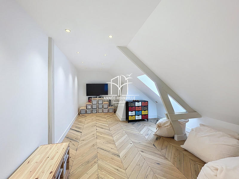 Villa - 330 m² - 9 pièces