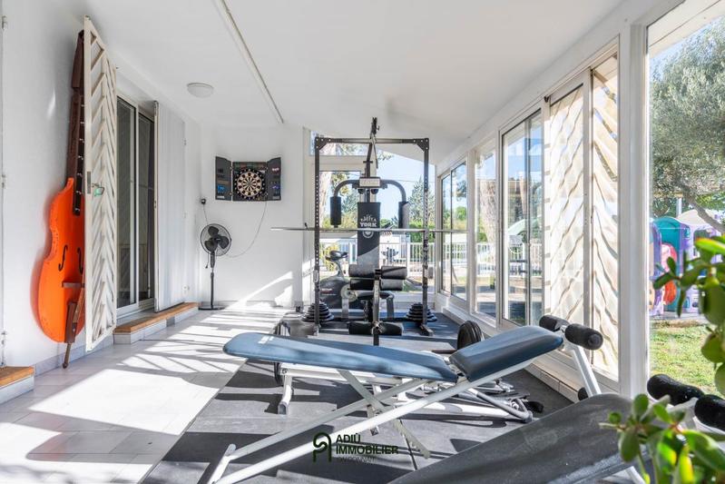 Maison - 650 m² - 24 pièces