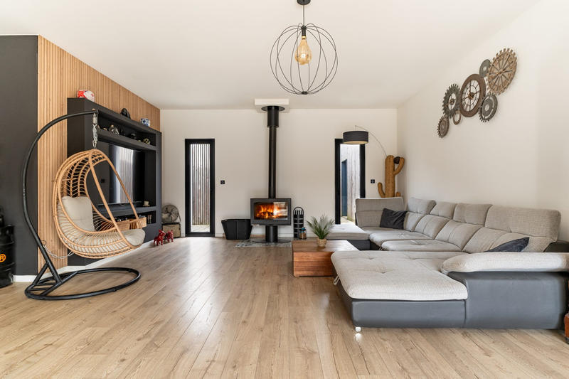 Maison - 210 m² - 6 pièces