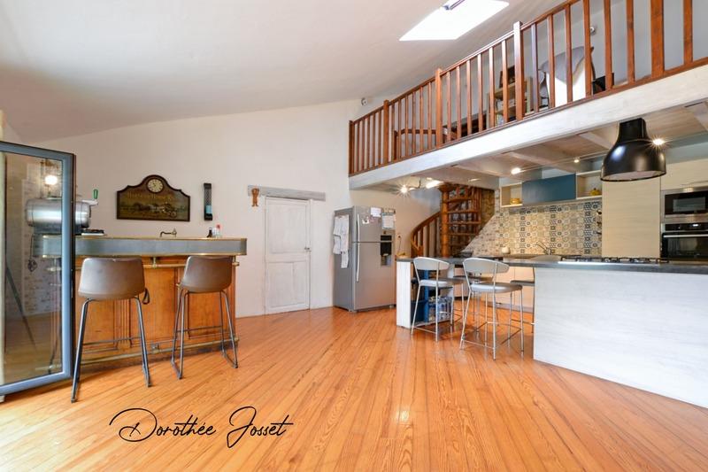 Maison - 335 m² - 9 pièces