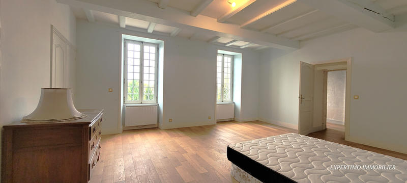 Maison - 252 m² - 9 pièces