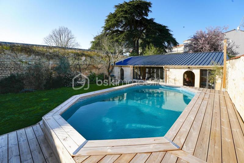 Maison de maîtres - 256 m² - 8 pièces