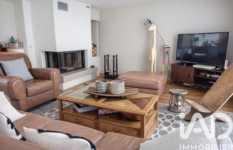 Maison - 241 m² - 9 pièces