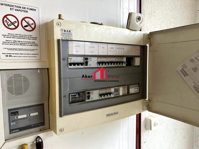 Local commercial - 153 m² - 2 pièces