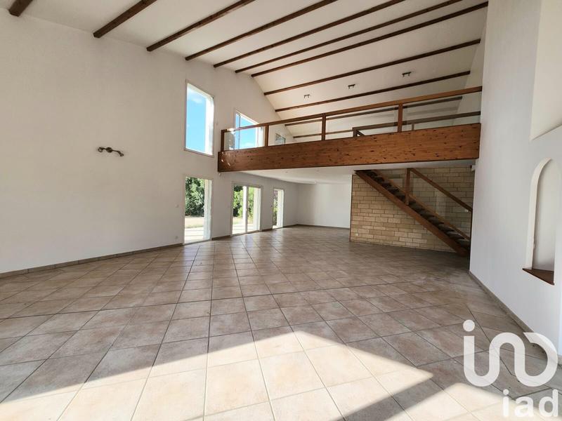 Maison - 256 m² - 5 pièces