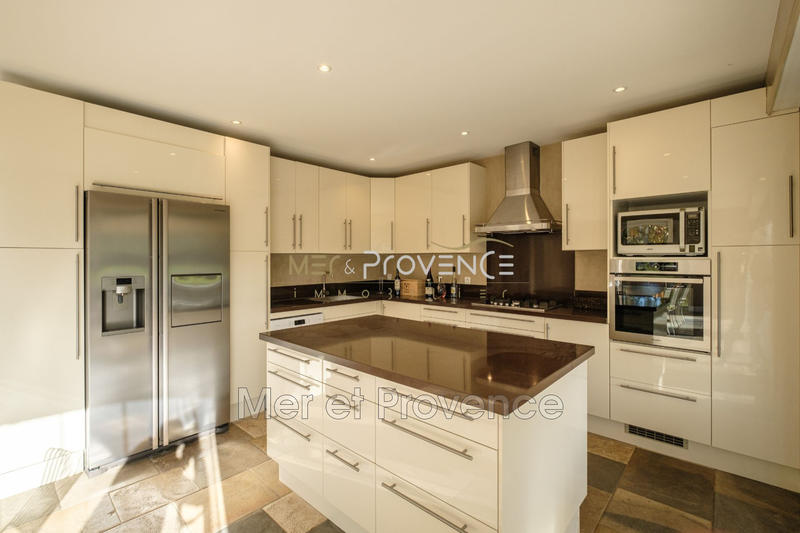 Villa - 250 m² - 8 pièces