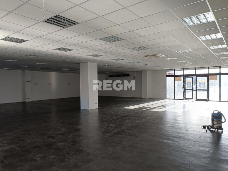 Local commercial - 298 m²