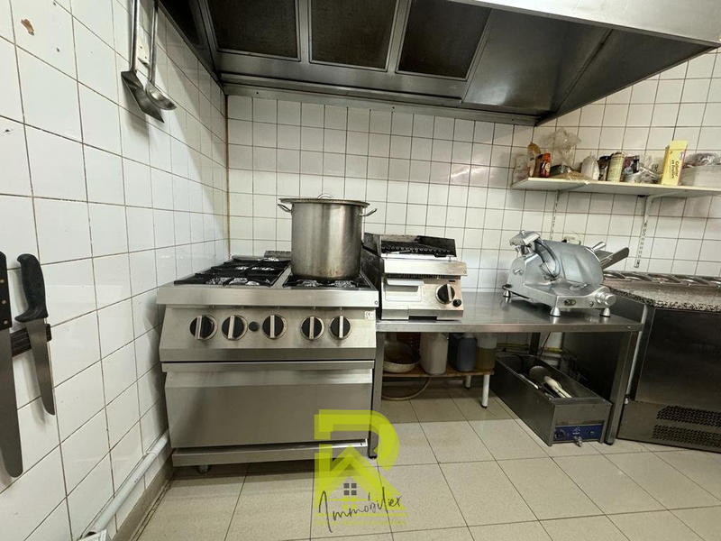 Fonds de commerce - Local commercial - 140 m²