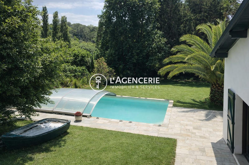 Maison - 255 m² - 7 pièces