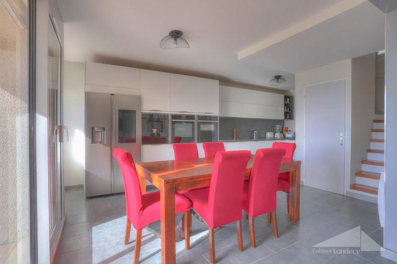 Maison - 135 m² - 6 pièces