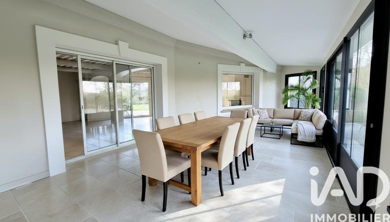 Maison - 218 m² - 7 pièces