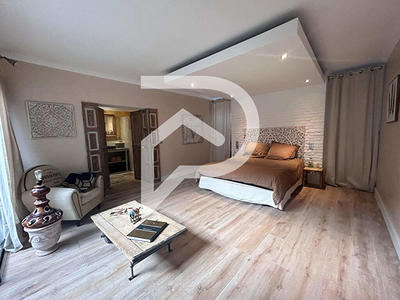 Maison - 300 m² - 6 pièces