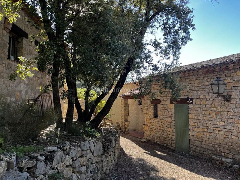 Maison - 261 m² - 7 pièces