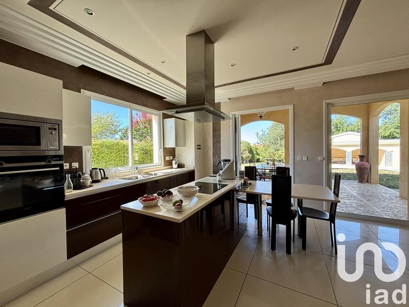 Maison - 240 m² - 7 pièces