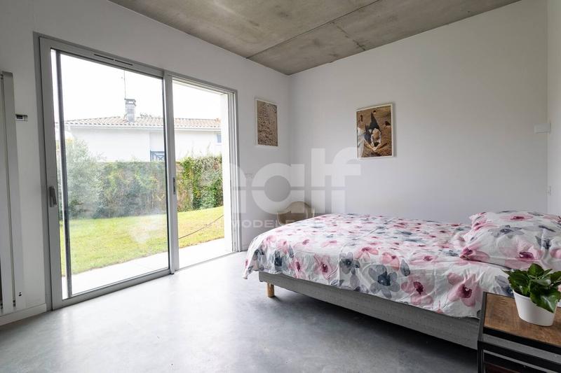 Villa - 221 m² - 6 pièces