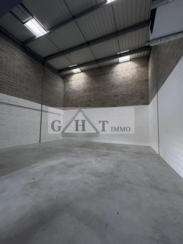 Entrepôt - 233 m²