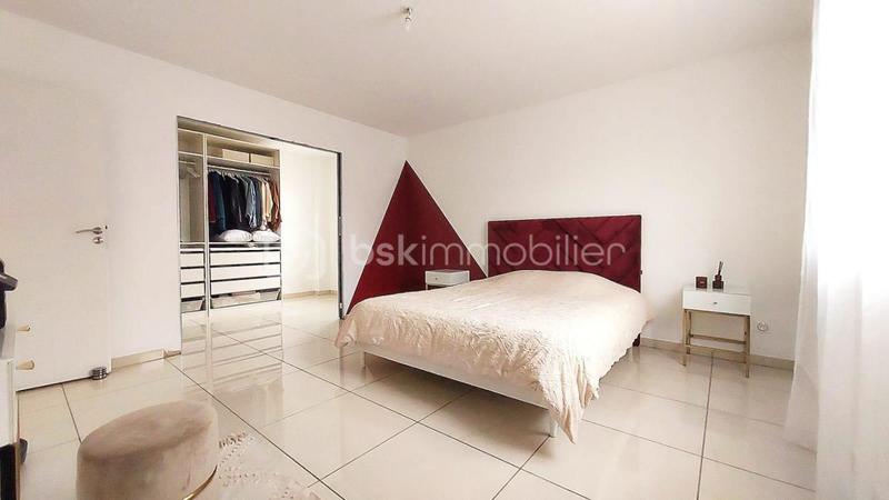 Maison - 219 m² - 6 pièces