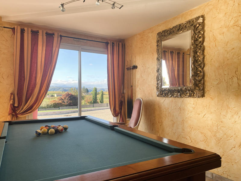 Maison - 220 m² - 8 pièces