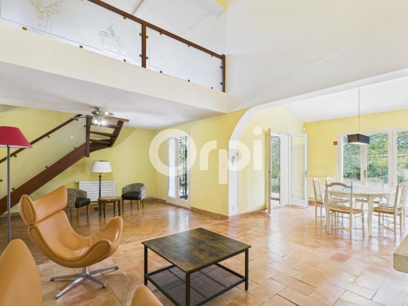 Maison - 200 m² - 6 pièces