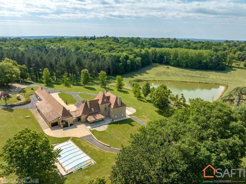 Propriété - 454 m² - 11 pièces