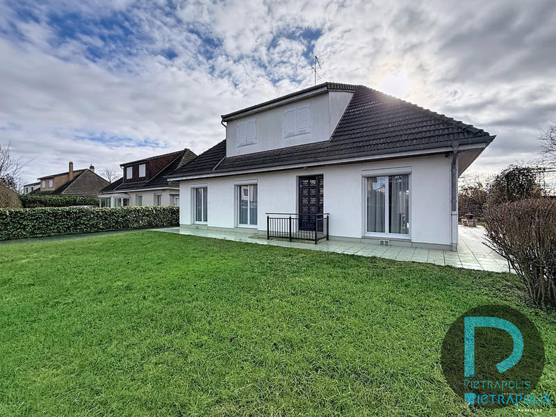 Maison traditionnelle - 133 m² - 6 pièces