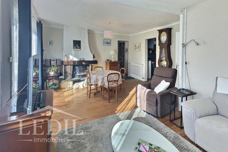 Maison - 224 m² - 7 pièces