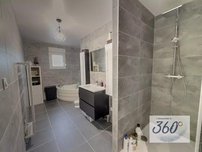 Maison - 95 m² - 3 pièces