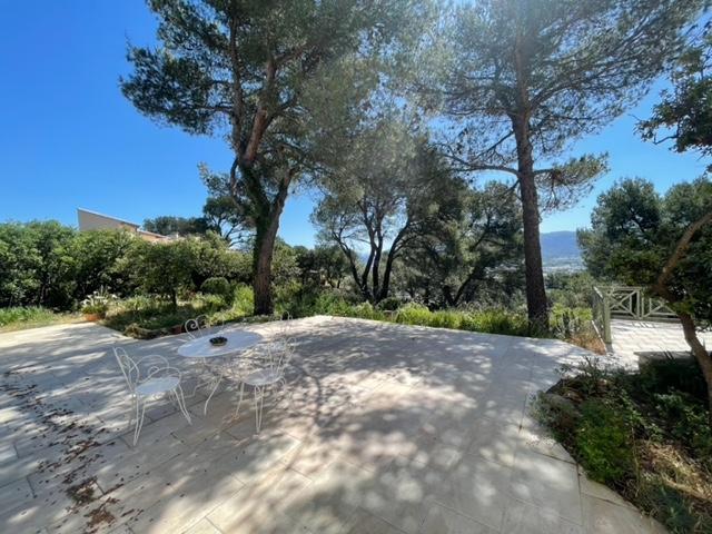 Maison - 224 m² - 7 pièces