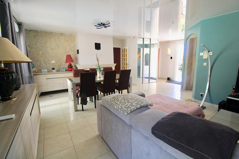 Maison - 210 m² - 7 pièces