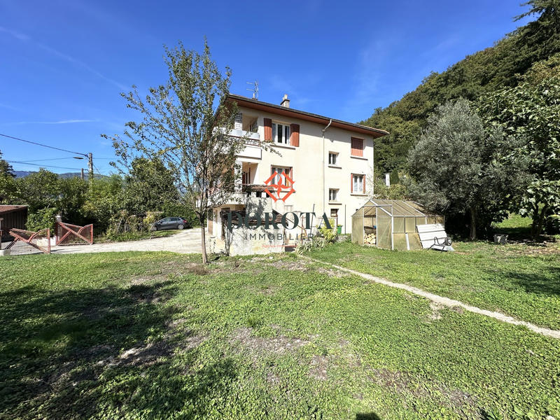 Maison - 211 m² - 9 pièces