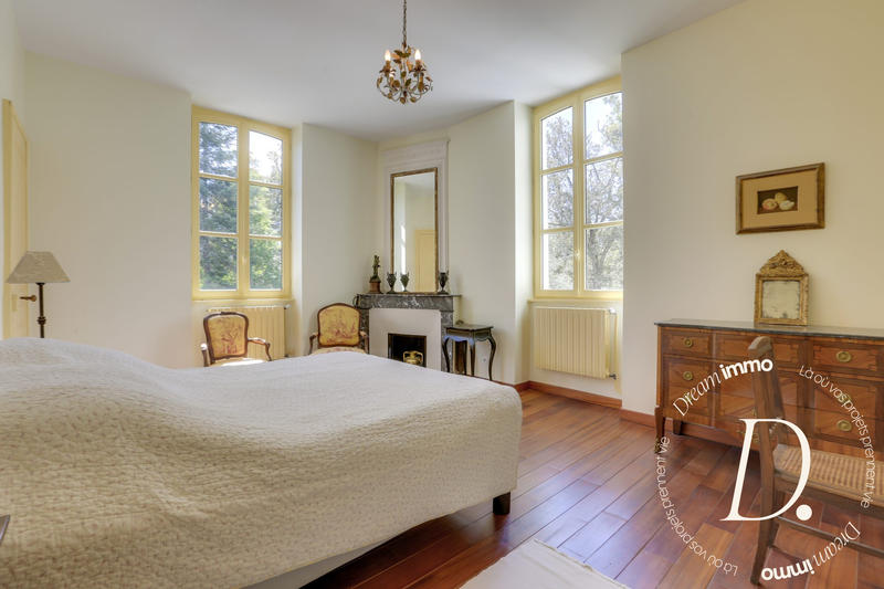 Maison - 408 m² - 12 pièces