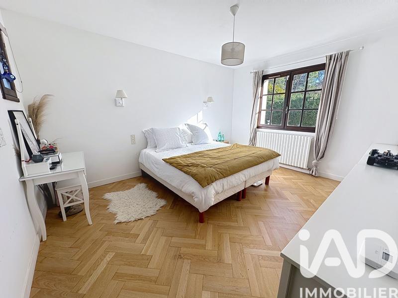 Maison - 230 m² - 8 pièces