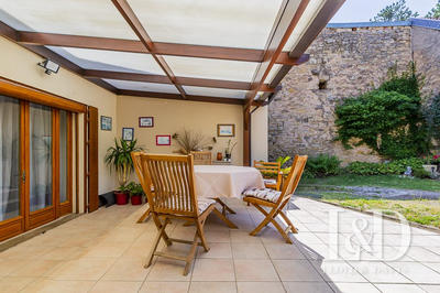 Maison - 230 m² - 13 pièces