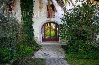 Maison - 550 m² - 27 pièces