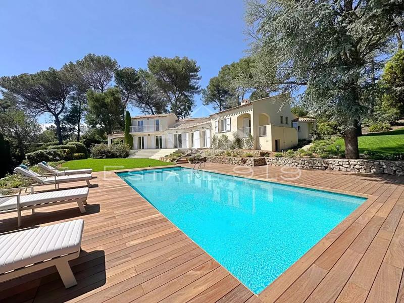 Villa - 289 m² - 8 pièces