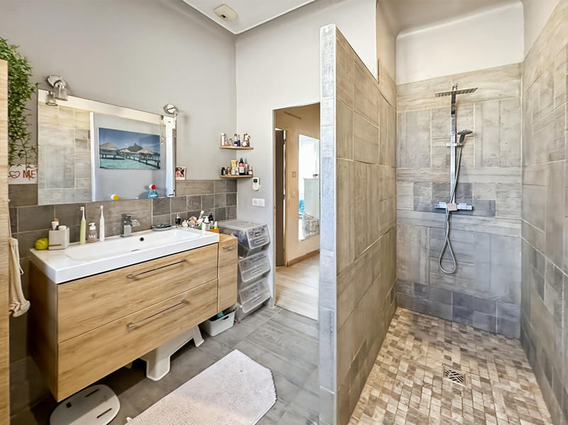 Maison - 260 m² - 8 pièces