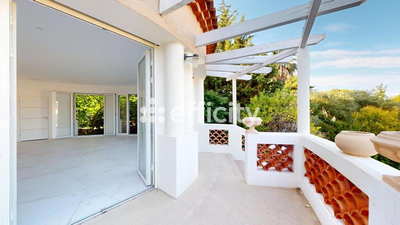 Maison - 260 m² - 7 pièces