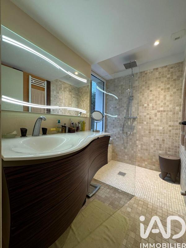 Maison - 262 m² - 7 pièces