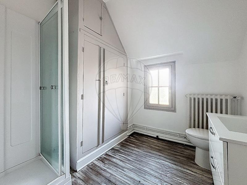 Maison - 219 m² - 8 pièces