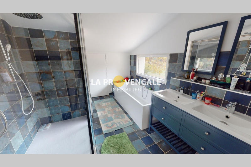 Maison - 200 m² - 7 pièces