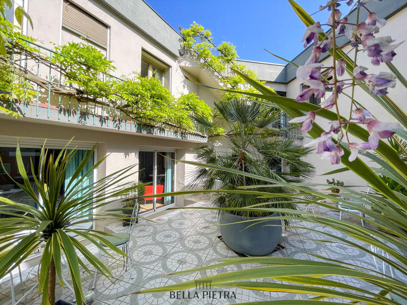 Maison - 271 m² - 9 pièces