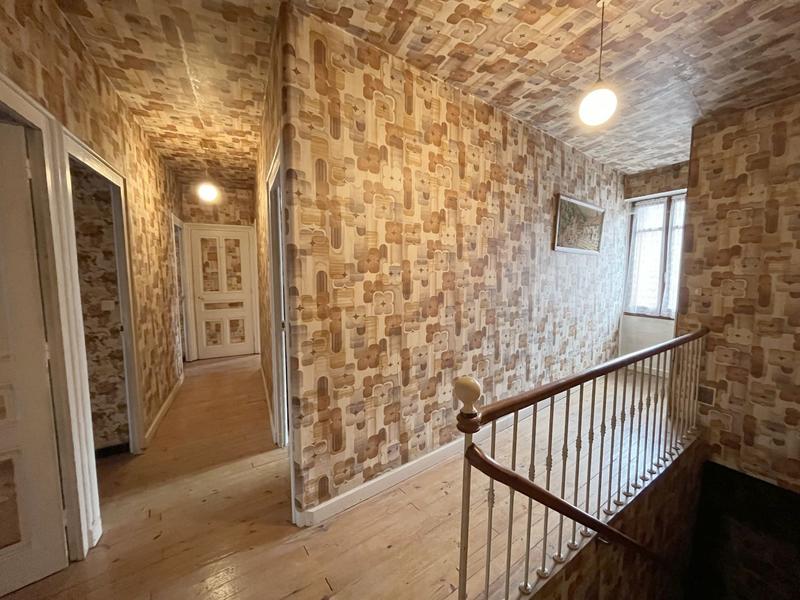 Maison - 300 m² - 17 pièces