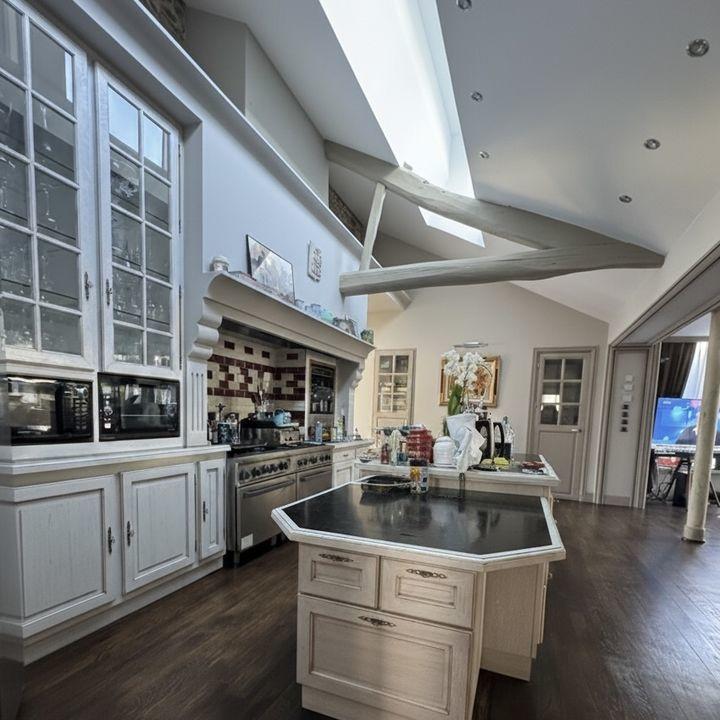 Demeure - 710 m² - 15 pièces