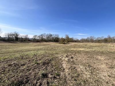 Terrain - 49 300 m²